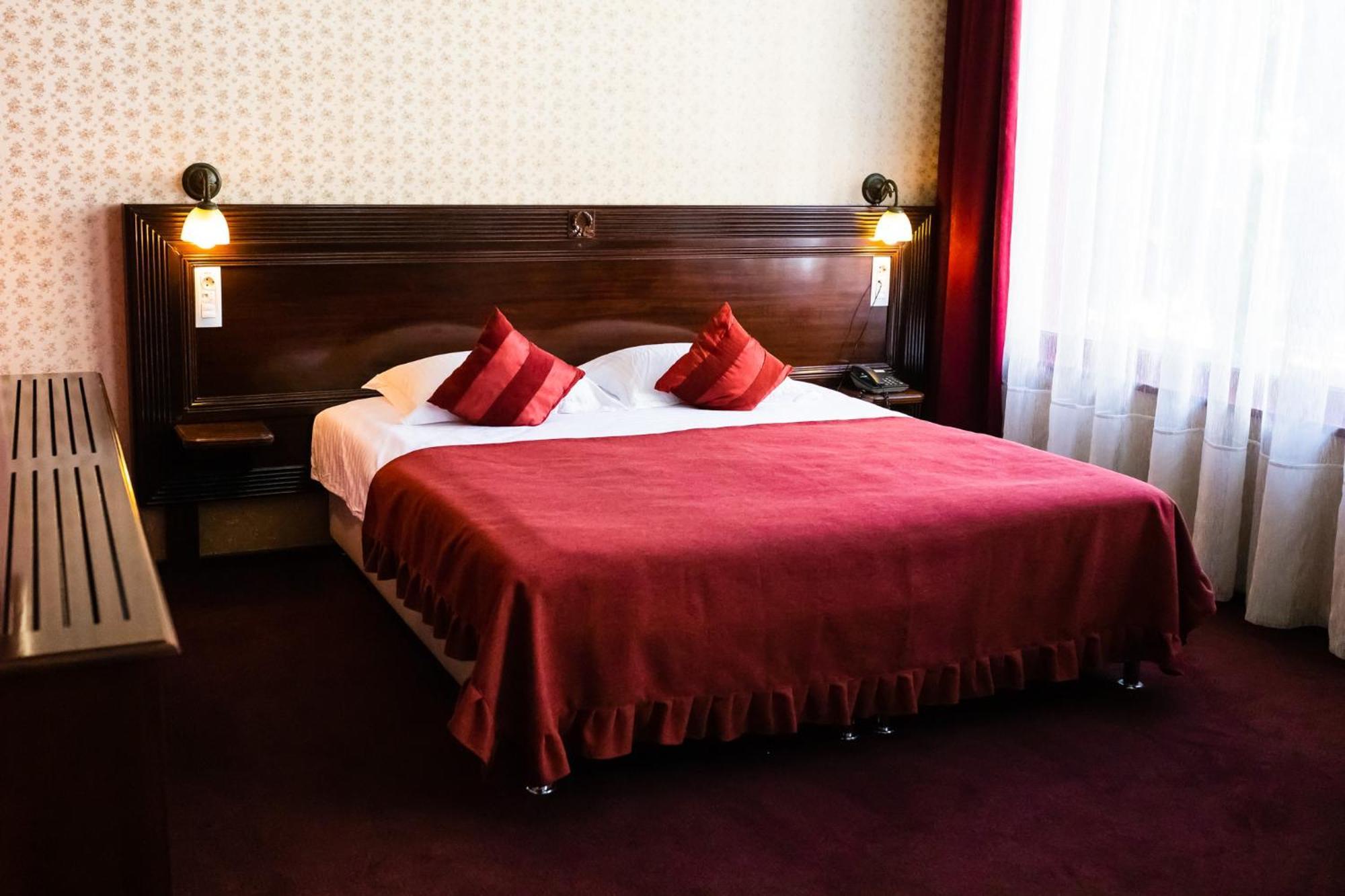 Daily Plaza Hotel スチャヴァ エクステリア 写真