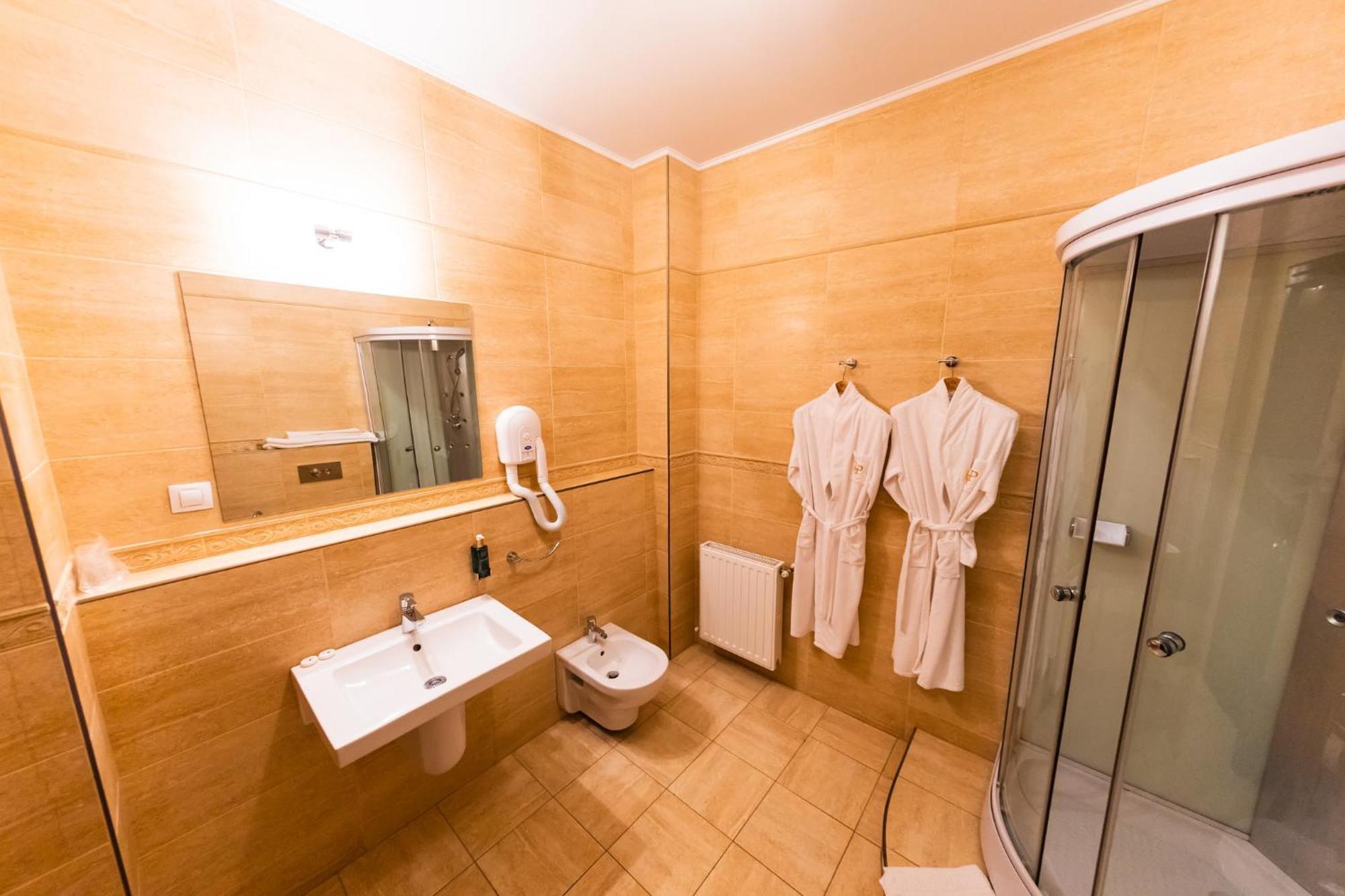 Daily Plaza Hotel スチャヴァ エクステリア 写真